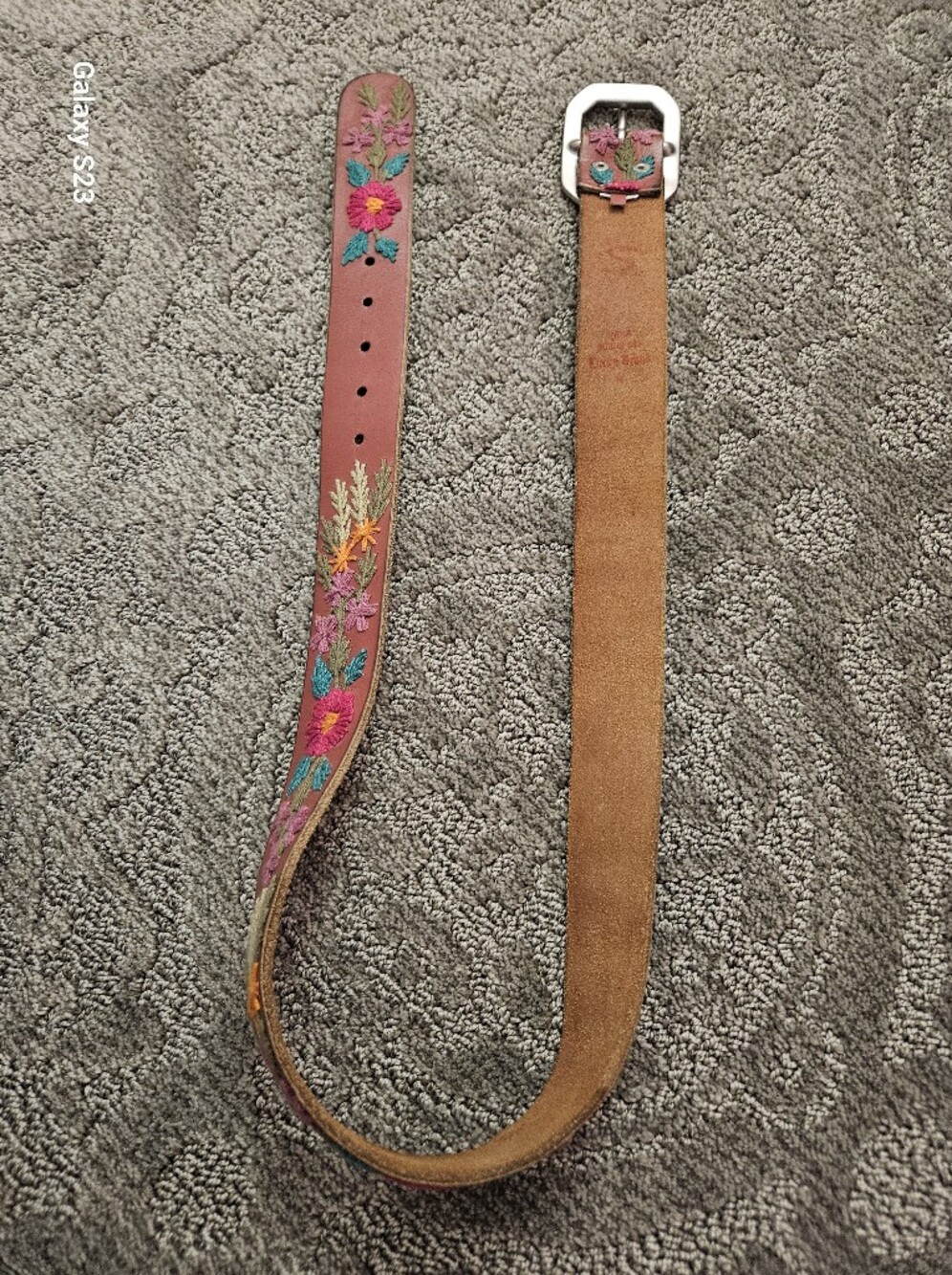 Lucky Brand floral embroidered leather belt featuring a colorful stitched flower - Picture 3 of 4
